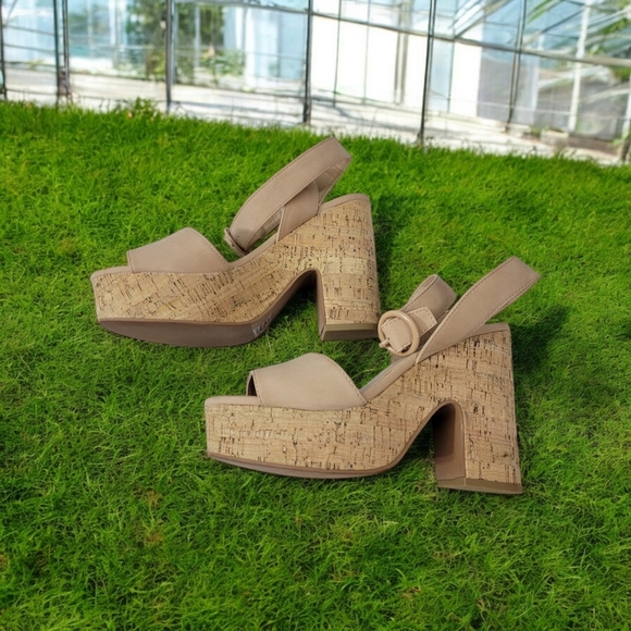 Y. Not? Women's size 8M Beige cork wedged strappy heels. SEE Pics - Picture 11 of 12